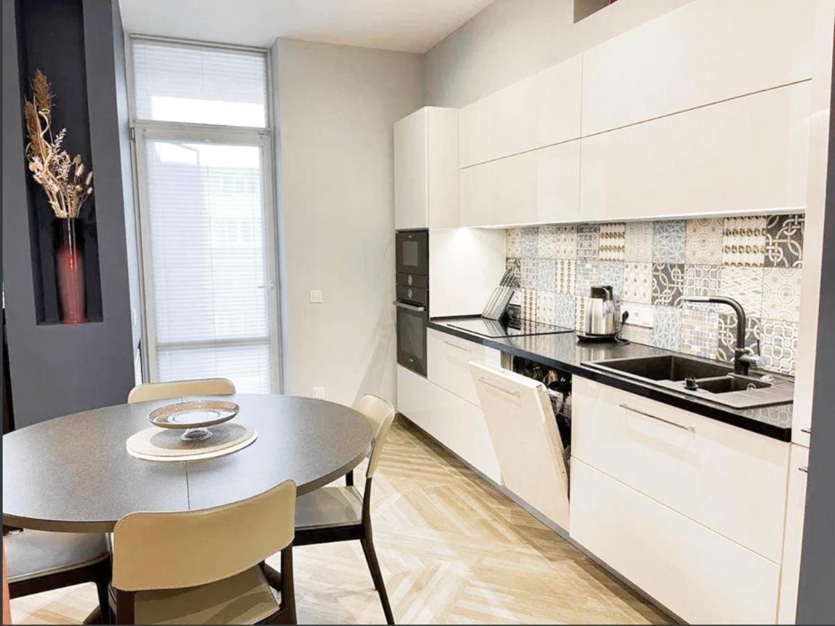 Most City Area 2-Bedroom Lux, Ekaterinoslav Square Dnipro Eksteriør billede